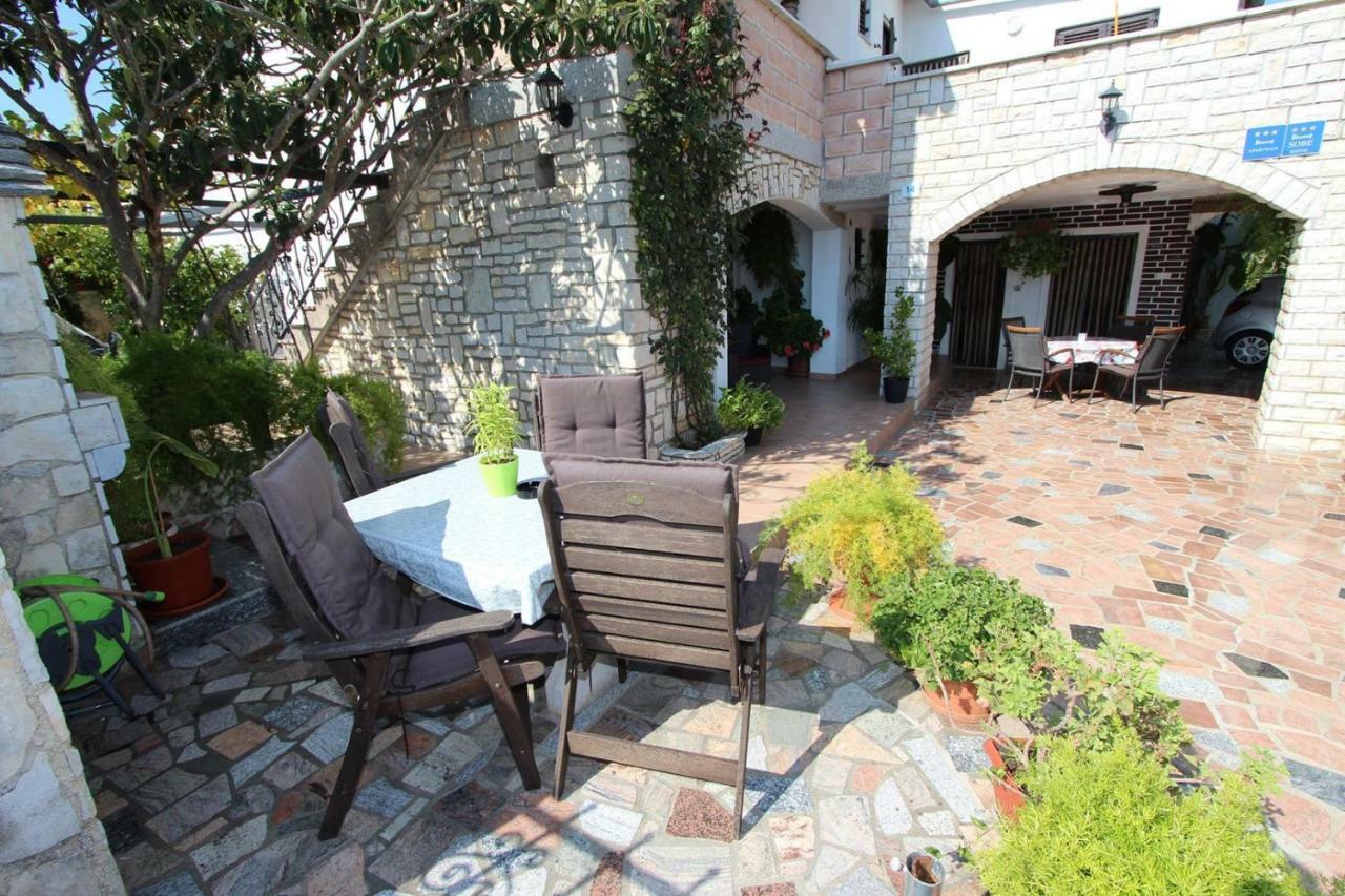 Guest House Rexa 로비니 외부 사진