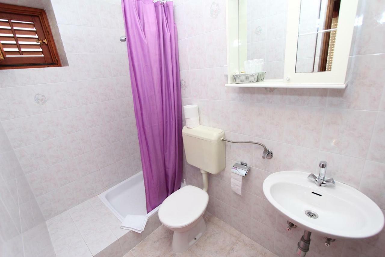 Guest House Rexa 로비니 외부 사진