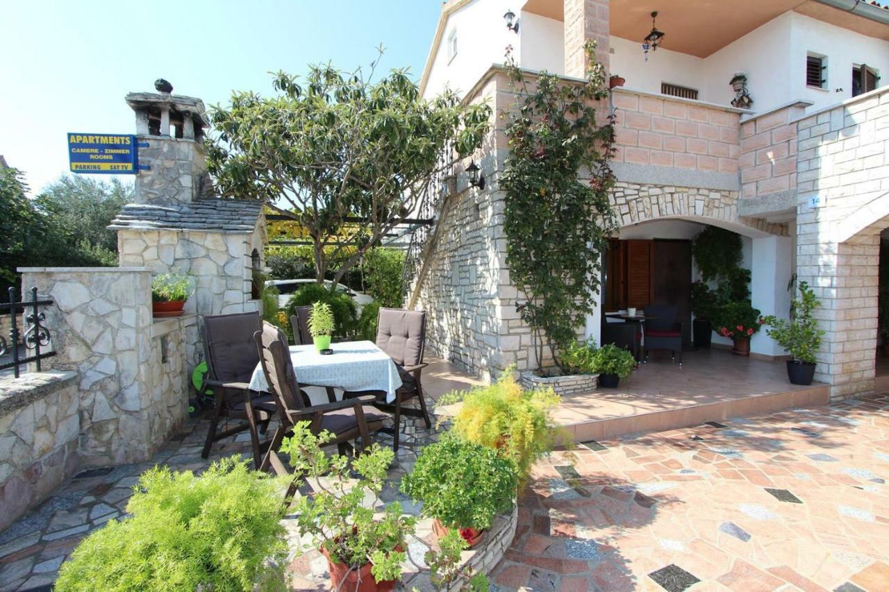 Guest House Rexa 로비니 외부 사진